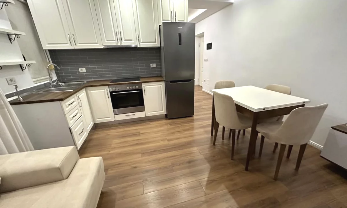 Appartamento in affitto a Tirana 1+1, Arredato