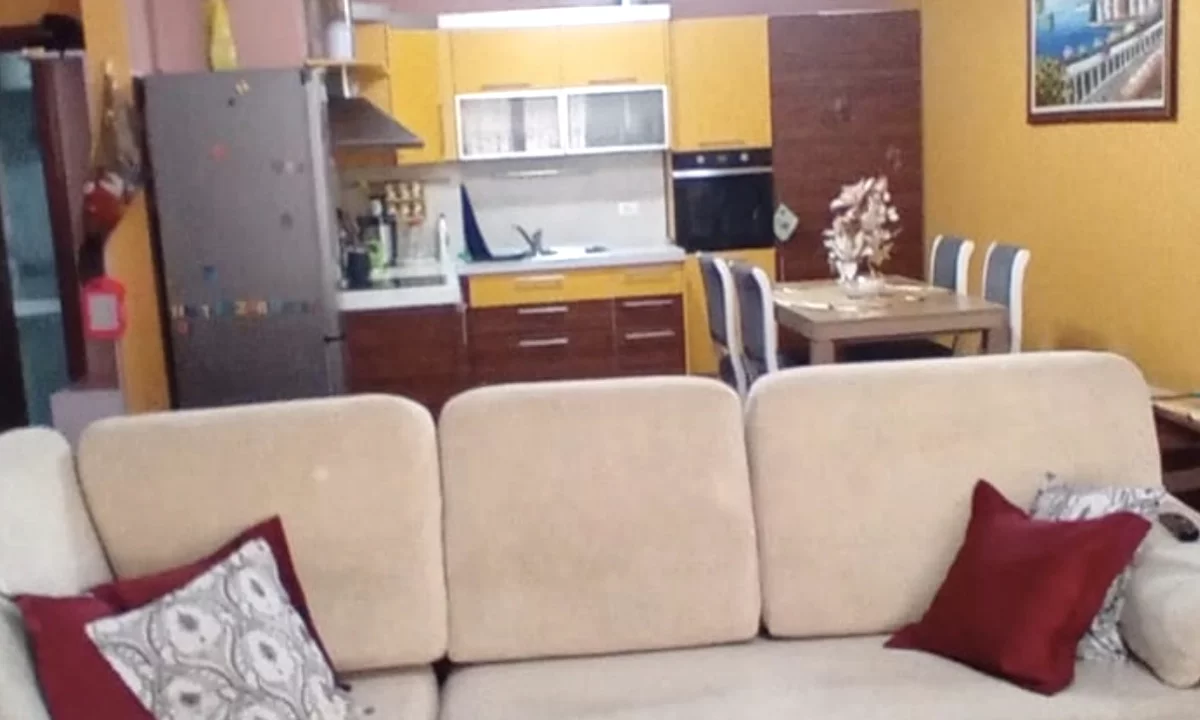 Appartamento in affitto a Tirana 2+1, Arredato