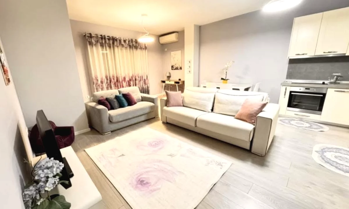 Appartamento in affitto a Tirana 1+1, Arredato