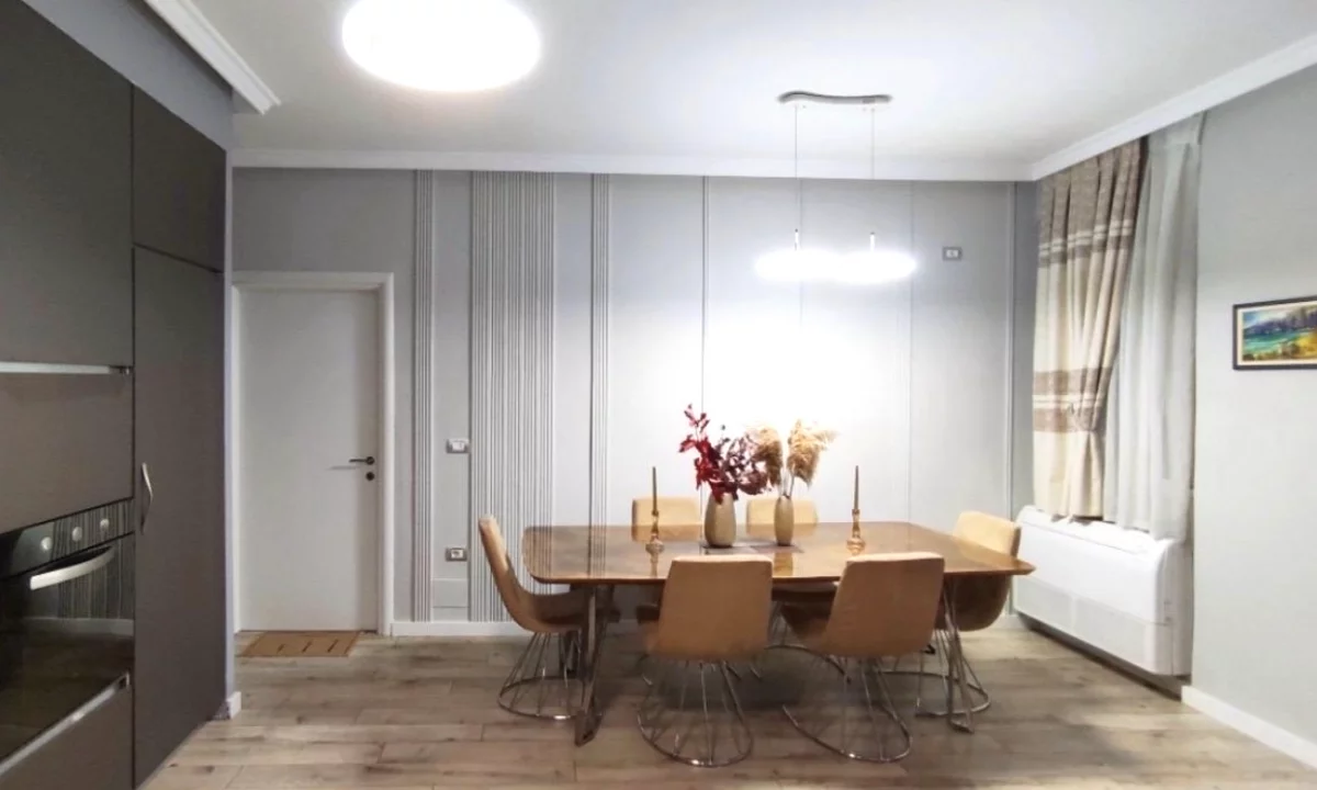 Appartamento in affitto a Tirana 2+1, Arredato