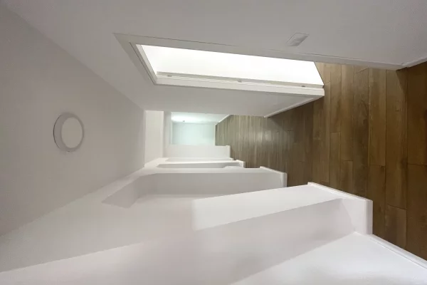 Ambient biznesi me qera 2+1 ne Tirane - 1,200 Euro