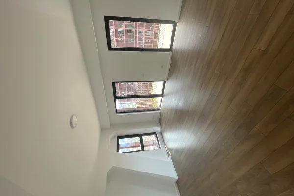 Ambient biznesi me qera 2+1 ne Tirane - 1,200 Euro