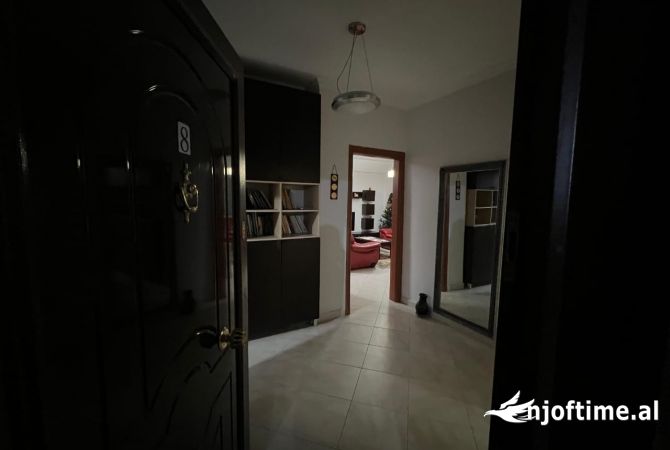 Shtepi me qera Apartament ne Tirane, 2+1, Mobilimi E mobiluar, Pagesa 400  Euro.