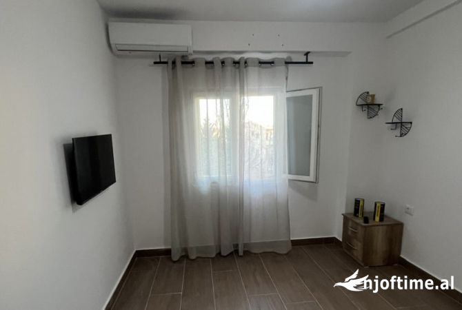 Shtepi me qera Apartament ne Tirane, 1+1, Mobilimi E mobiluar, Pagesa 500  Euro.