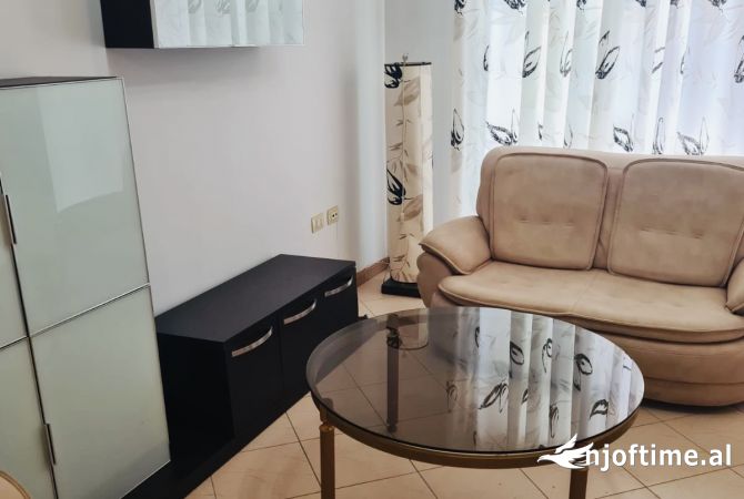 Shtepi me qera Apartament ne Tirane, 2+1, Mobilimi E mobiluar, Pagesa 650  Euro.