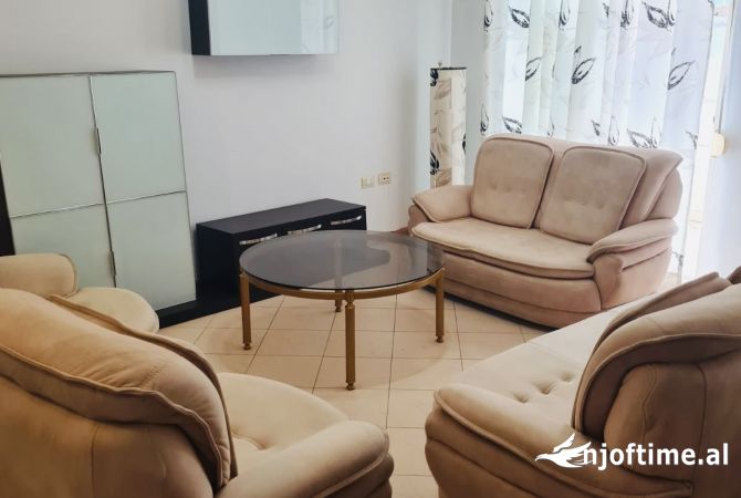 Shtepi me qera Apartament ne Tirane, 2+1, Mobilimi E mobiluar, Pagesa 650  Euro.