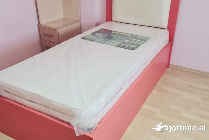 Shtepi me qera Apartament ne Tirane, 2+1, Mobilimi E mobiluar, Pagesa 650  Euro.
