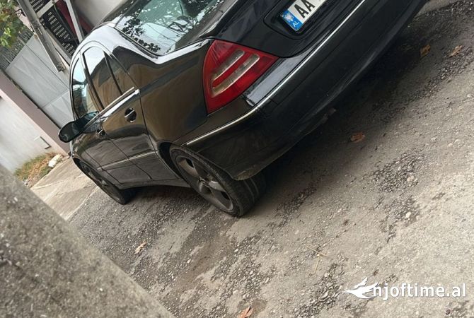 Makina ne shitje ne Tirane - 2,999 Euro