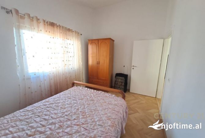 Shtepi me qera Apartament ne Durres, 2+1, Mobilimi E mobiluar, Pagesa 450  Euro.