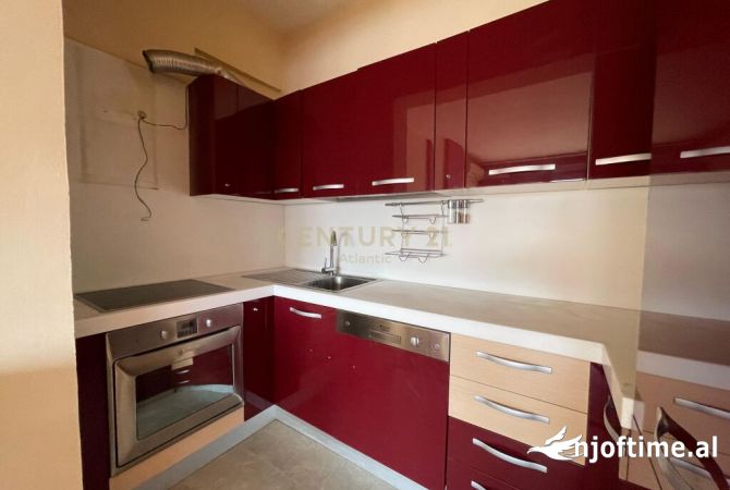 Shtepi ne shitje Apartament ne Durres, 3+1, Mobilimi Pjeserisht e mobiluar, Pagesa 152,000  Euro.