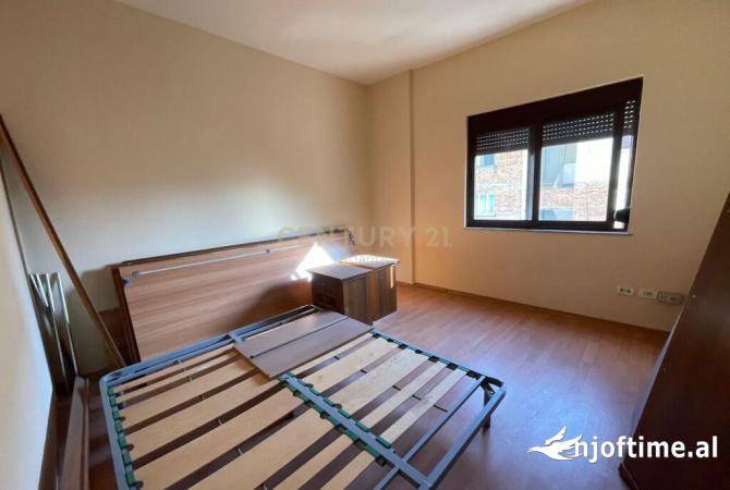Shtepi ne shitje Apartament ne Durres, 3+1, Mobilimi Pjeserisht e mobiluar, Pagesa 152,000  Euro.