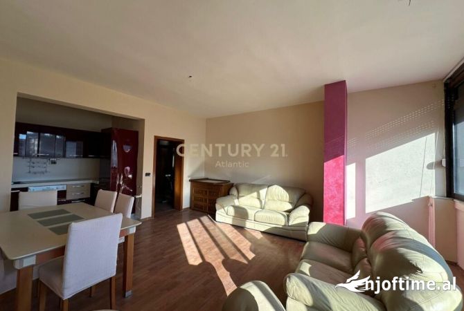 Shtepi ne shitje Apartament ne Durres, 3+1, Mobilimi Pjeserisht e mobiluar, Pagesa 152,000  Euro.