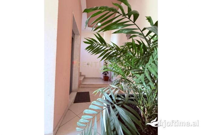 Shtepi ne shitje Apartament ne Durres, 2+1, Mobilimi Bosh, pa mobiluar, Pagesa 85,000  Euro.