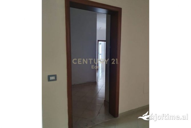 Shtepi ne shitje Apartament ne Durres, 2+1, Mobilimi Bosh, pa mobiluar, Pagesa 85,000  Euro.