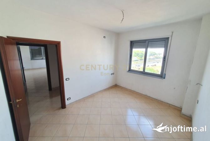 Shtepi ne shitje Apartament ne Durres, 2+1, Mobilimi Bosh, pa mobiluar, Pagesa 85,000  Euro.