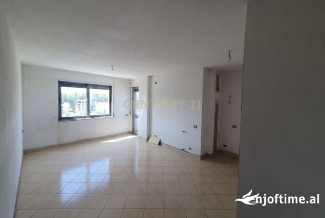 Shtepi ne shitje Apartament ne Durres, 2+1, Mobilimi Bosh, pa mobiluar, Pagesa 85,000  Euro.