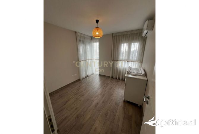 Shtepi ne shitje Apartament ne Durres, 2+1, Mobilimi E mobiluar, Pagesa 140,000  Euro.