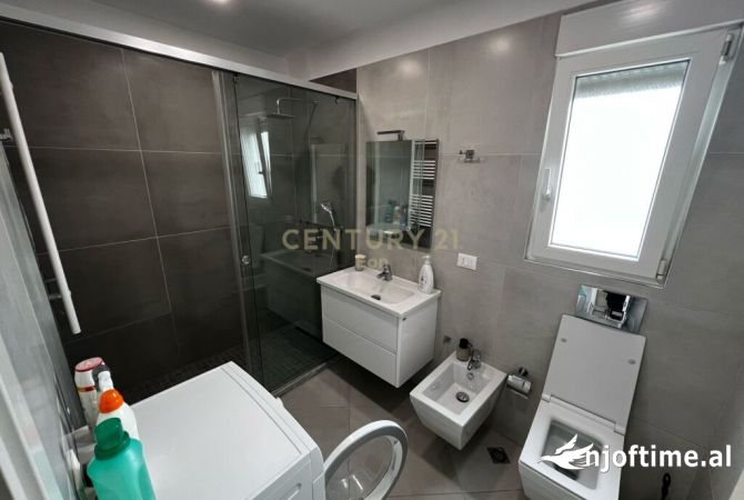 Shtepi ne shitje Apartament ne Durres, 2+1, Mobilimi E mobiluar, Pagesa 140,000  Euro.