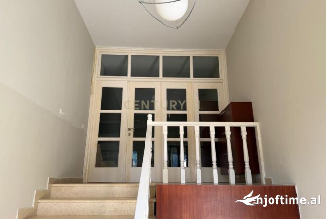 Shtepi ne shitje Apartament ne Durres, 2+1, Mobilimi E mobiluar, Pagesa 195,000  Euro.