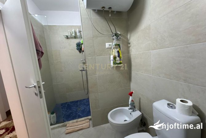 Shtepi ne shitje Apartament ne Durres, 2+1, Mobilimi E mobiluar, Pagesa 168,000  Euro.