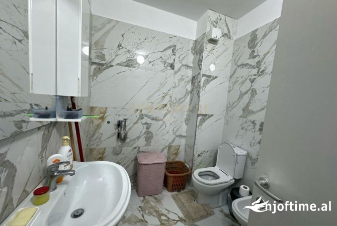 Shtepi ne shitje Apartament ne Durres, 2+1, Mobilimi E mobiluar, Pagesa 168,000  Euro.