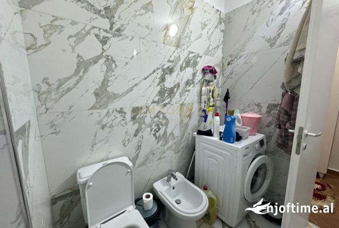 Shtepi ne shitje Apartament ne Durres, 2+1, Mobilimi E mobiluar, Pagesa 168,000  Euro.