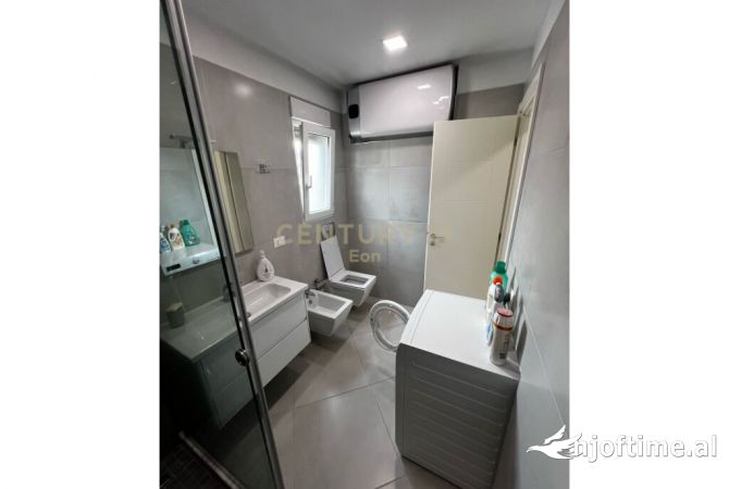 Shtepi ne shitje Apartament ne Durres, 2+1, Mobilimi E mobiluar, Pagesa 140,000  Euro.