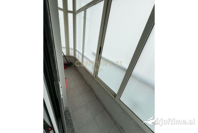 Shtepi ne shitje Apartament ne Durres, 2+1, Mobilimi E mobiluar, Pagesa 140,000  Euro.