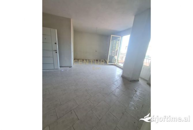 Shtepi ne shitje Apartament ne Durres, 2+1, Mobilimi Bosh, pa mobiluar, Pagesa 135,000  Euro.