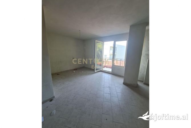 Shtepi ne shitje Apartament ne Durres, 2+1, Mobilimi Bosh, pa mobiluar, Pagesa 135,000  Euro.