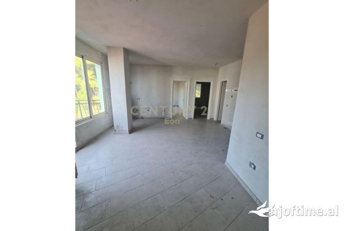 Shtepi ne shitje Apartament ne Durres, 2+1, Mobilimi Bosh, pa mobiluar, Pagesa 135,000  Euro.