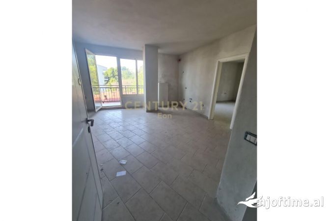 Shtepi ne shitje Apartament ne Durres, 2+1, Mobilimi Bosh, pa mobiluar, Pagesa 135,000  Euro.