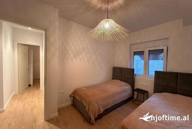 Shtepi ne shitje Apartament ne Durres, 2+1, Mobilimi E mobiluar, Pagesa 90,000  Euro.