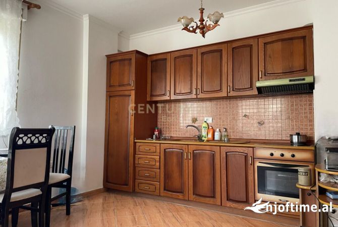 Shtepi ne shitje Apartament ne Durres, 1+1, Mobilimi E mobiluar, Pagesa 76,000  Euro.