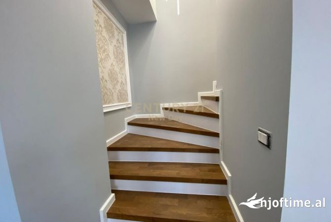 Shtepi ne shitje Duplex(shtepi me 2 kate) ne Durres, 2+1, Mobilimi E mobiluar, Pagesa 178,000  Euro.