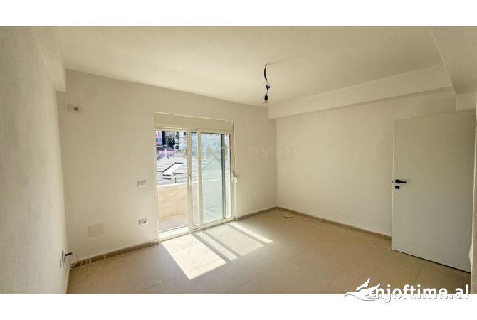 Shtepi ne shitje Apartament ne Durres, 2+1, Mobilimi Bosh, pa mobiluar, Pagesa 120,000  Euro.