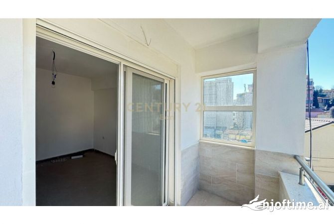 Shtepi ne shitje Apartament ne Durres, 2+1, Mobilimi Bosh, pa mobiluar, Pagesa 120,000  Euro.