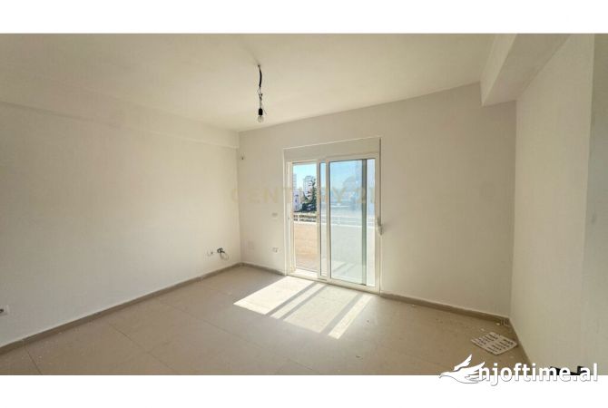 Shtepi ne shitje Apartament ne Durres, 2+1, Mobilimi Bosh, pa mobiluar, Pagesa 120,000  Euro.