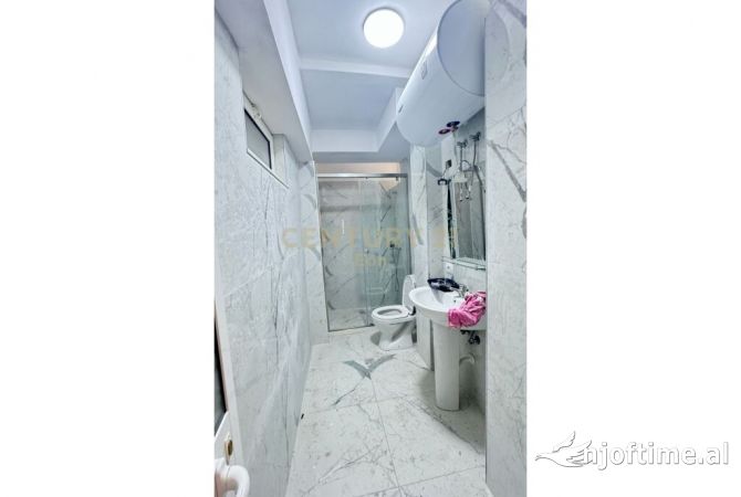 Shtepi ne shitje Apartament ne Durres, 2+1, Mobilimi Bosh, pa mobiluar, Pagesa 120,000  Euro.