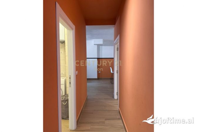 Shtepi ne shitje Apartament ne Durres, 5+1, Mobilimi E mobiluar, Pagesa 300,000  Euro.