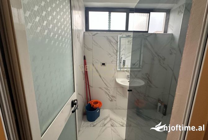 Shtepi ne shitje Apartament ne Durres, 2+1, Mobilimi E mobiluar, Pagesa 145,000  Euro.