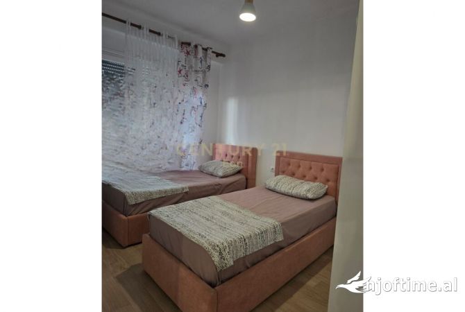Shtepi ne shitje Apartament ne Durres, 2+1, Mobilimi E mobiluar, Pagesa 178,000  Euro.