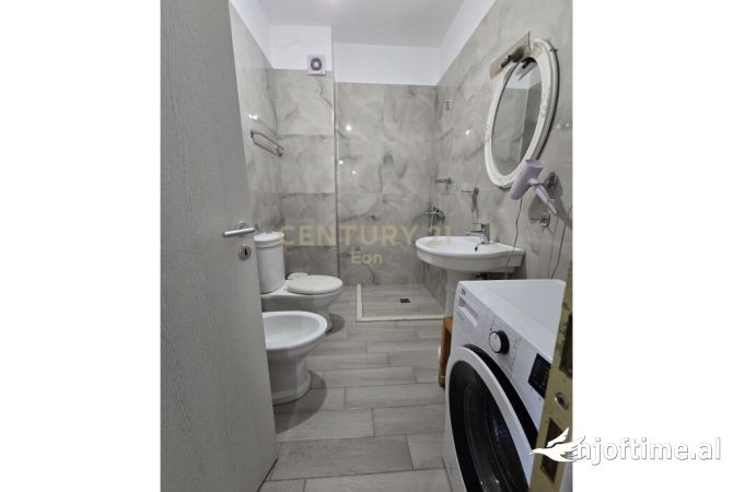 Shtepi ne shitje Apartament ne Durres, 2+1, Mobilimi E mobiluar, Pagesa 178,000  Euro.