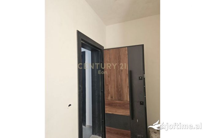 Shtepi ne shitje Apartament ne Durres, 1+1, Mobilimi Bosh, pa mobiluar, Pagesa 125,000  Euro.