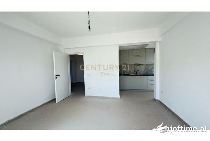 Shtepi ne shitje Apartament ne Durres, 2+1, Mobilimi Pjeserisht e mobiluar, Pagesa 120,000  Euro.