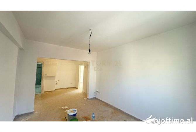 Shtepi ne shitje Apartament ne Durres, 2+1, Mobilimi Pjeserisht e mobiluar, Pagesa 120,000  Euro.