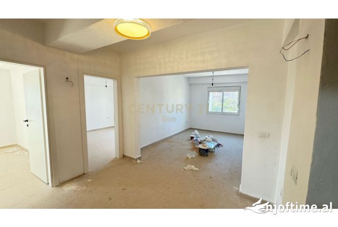 Shtepi ne shitje Apartament ne Durres, 2+1, Mobilimi Pjeserisht e mobiluar, Pagesa 120,000  Euro.