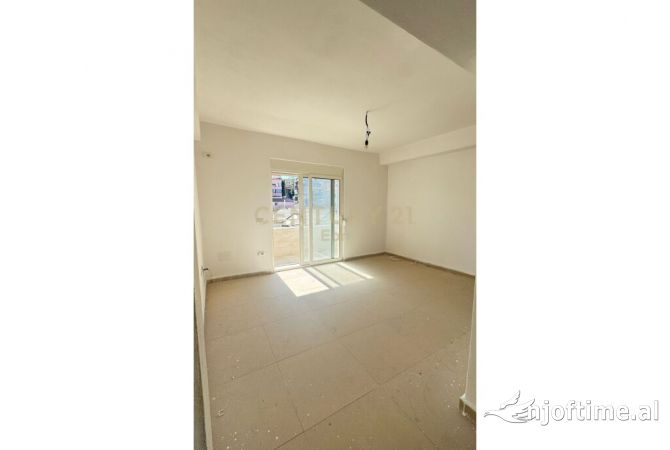 Shtepi ne shitje Apartament ne Durres, 2+1, Mobilimi Pjeserisht e mobiluar, Pagesa 120,000  Euro.