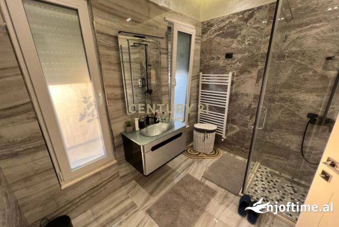 Shtepi ne shitje Apartament ne Durres, 2+1, Mobilimi E mobiluar, Pagesa 350,000  Euro.