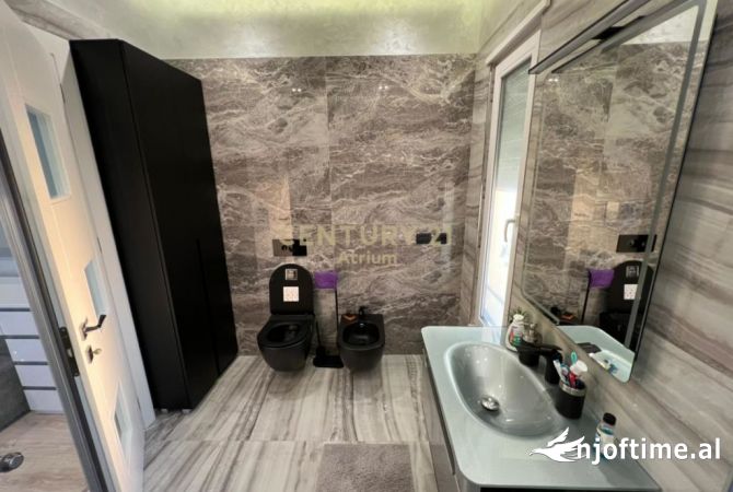 Shtepi ne shitje Apartament ne Durres, 2+1, Mobilimi E mobiluar, Pagesa 350,000  Euro.